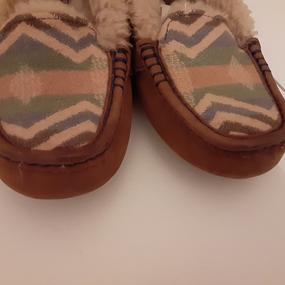 Ugg slippers - Picture 4 of 5